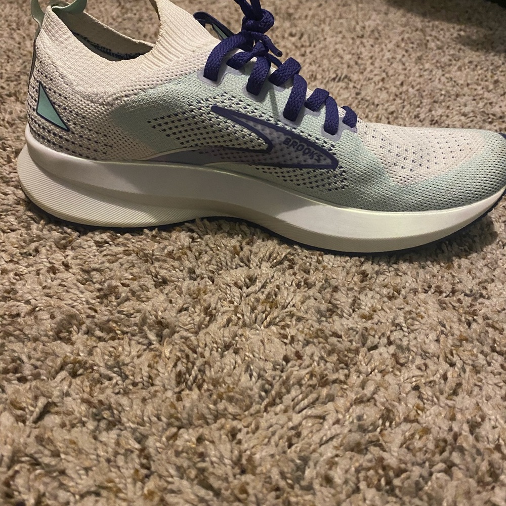 Brooks Women's Athletic Shoes - White and Purple